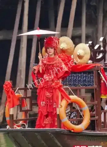 闭眼凤凰喜服恐怖事件